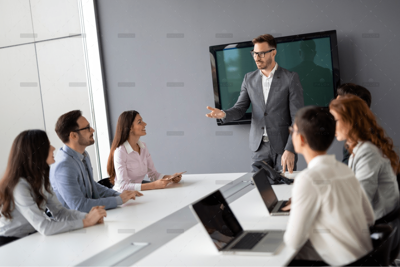 demo-attachment-1750-business-young-people-meeting-conference-FYRX2NL